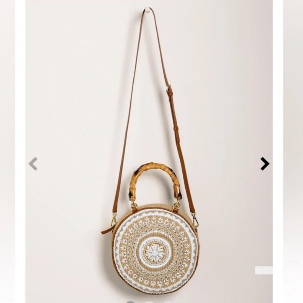 Chico’s Faux Shell Crossbody Circle Bag - Brand New with Tags NWT 10x10x3 - Picture 8 of 11